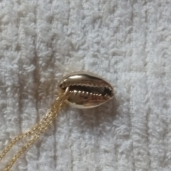 Shell Nevklace - Picture 2 of 2